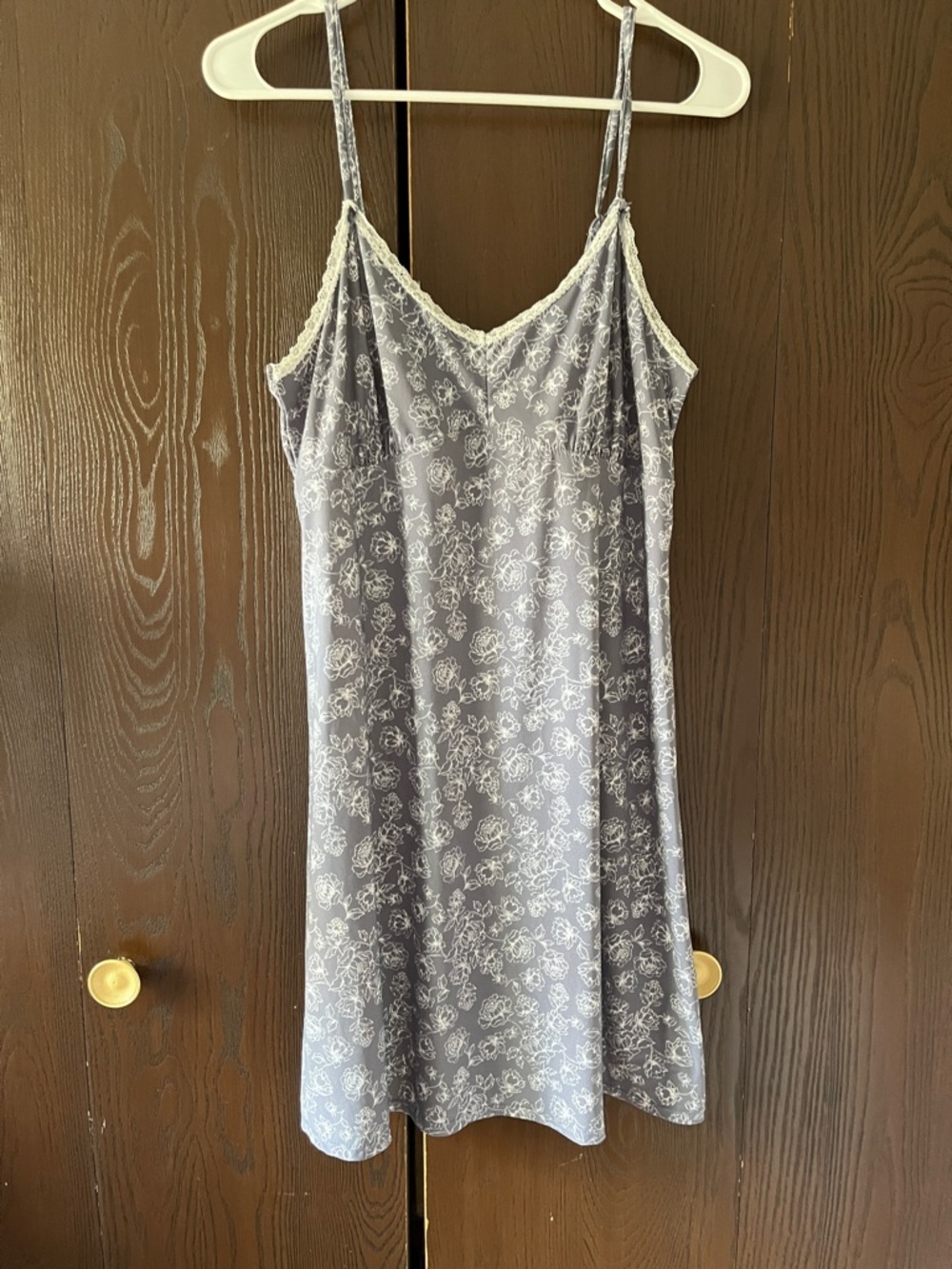 Marilyn Monroe strapped gray nightgown with white outlined floral pattern. XL
